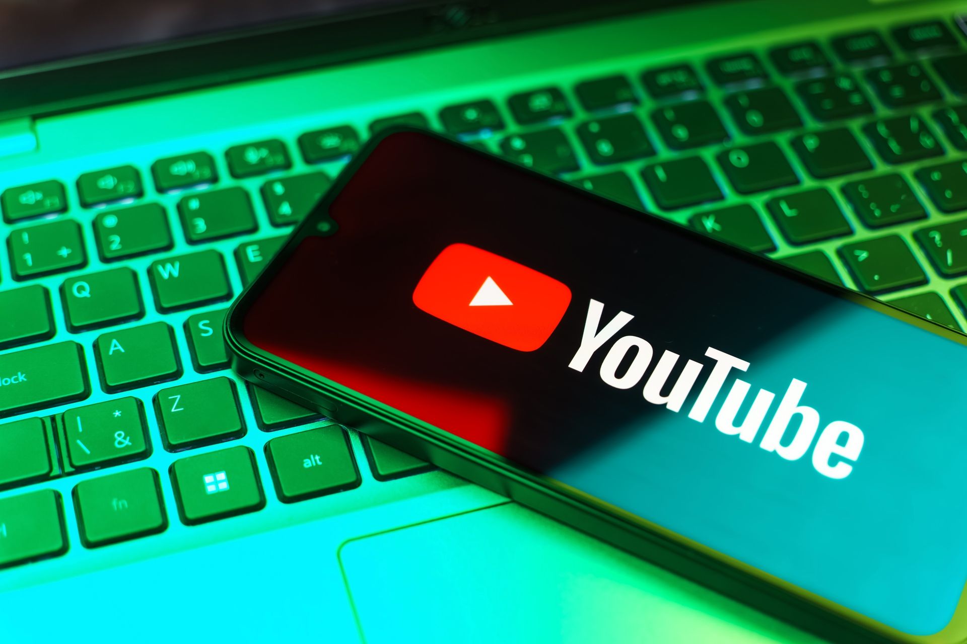 „YouTube“ atnaujinimų antplūdis: pristatė daugiau nei dvi dešimtis naujų funkcijų | BITĖ