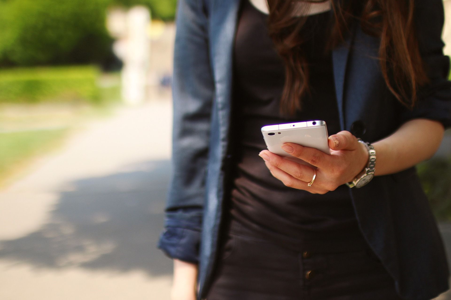 Planuojate šv. Velykas Lietuvos pasienyje? Pasakė ką daryti, kad telefonas nesijungtų prie kitos šalies tinklo | BITĖ