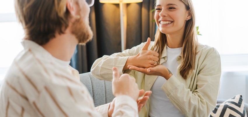 Kalba, kuri netyla – lietuvių gestų kalba mini solidų jubiliejų | BITĖ