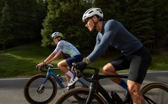 VIEDAIS FITNESA TRENERIS AR AI — TRENĒJIES GUDRĀK, NEVIS VAIRĀK